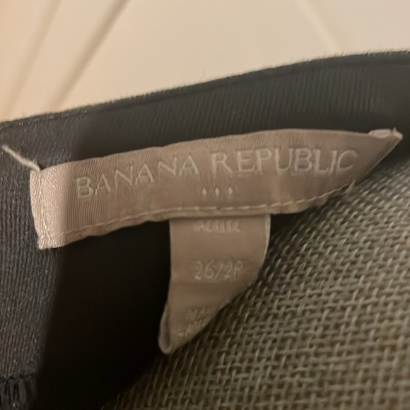 Banana Republic Skirt - Black - 2petite - double zipper back closure. - Picture 5 of 5